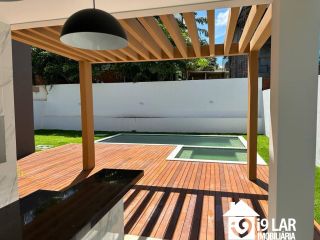 Casa moderna 4 suítes no Alphaville Litoral Norte 1, 280m², pé-direito duplo e área gourmet integrada