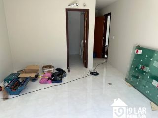 Casa moderna 4 suítes no Alphaville Litoral Norte 1, 280m², pé-direito duplo e área gourmet integrada