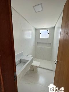 Casa moderna 4 suítes no Alphaville Litoral Norte 1, 280m², pé-direito duplo e área gourmet integrada