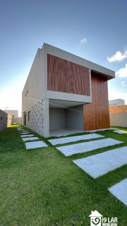 Casa 4 suítes no Alphaville Litoral Norte 2, 294m², pé-direito duplo, piscina e arquitetura moderna