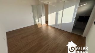 Casa 4 suítes no Alphaville Litoral Norte 2, 294m², pé-direito duplo, piscina e arquitetura moderna