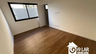 Casa 4 suítes no Alphaville Litoral Norte 2, 294m², pé-direito duplo, piscina e arquitetura moderna