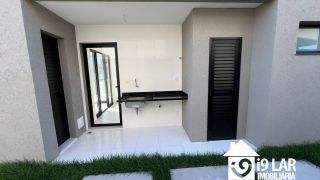 Casa 4 suítes no Alphaville Litoral Norte 2, 294m², pé-direito duplo, piscina e arquitetura moderna
