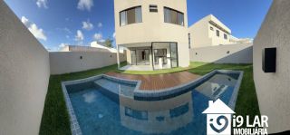 Casa 4 suítes no Alphaville Litoral Norte 2, 294m², pé-direito duplo, piscina e arquitetura moderna