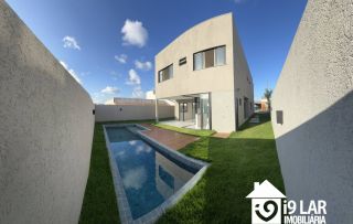 Casa 4 suítes no Alphaville Litoral Norte 2, 294m², pé-direito duplo, piscina e arquitetura moderna