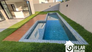 Casa 4 suítes no Alphaville Litoral Norte 2, 294m², pé-direito duplo, piscina e arquitetura moderna