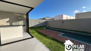 Casa 4 suítes no Alphaville Litoral Norte 2, 294m², pé-direito duplo, piscina e arquitetura moderna