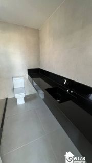 Casa 4 suítes no Alphaville Litoral Norte 2, 294m², pé-direito duplo, piscina e arquitetura moderna