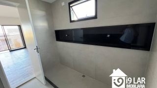 Casa 4 suítes no Alphaville Litoral Norte 2, 294m², pé-direito duplo, piscina e arquitetura moderna