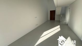 Casa 4 suítes no Alphaville Litoral Norte 2, 294m², pé-direito duplo, piscina e arquitetura moderna