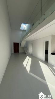 Casa 4 suítes no Alphaville Litoral Norte 2, 294m², pé-direito duplo, piscina e arquitetura moderna