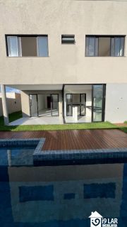 Casa 4 suítes no Alphaville Litoral Norte 2, 294m², pé-direito duplo, piscina e arquitetura moderna