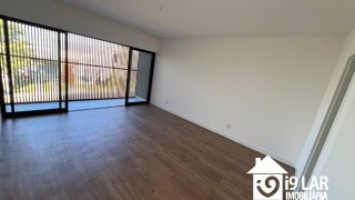Casa 4 suítes no Alphaville Litoral Norte 2, 294m², pé-direito duplo, piscina e arquitetura moderna