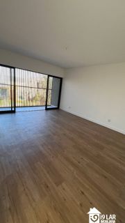 Casa 4 suítes no Alphaville Litoral Norte 2, 294m², pé-direito duplo, piscina e arquitetura moderna