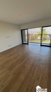 Casa 4 suítes no Alphaville Litoral Norte 2, 294m², pé-direito duplo, piscina e arquitetura moderna