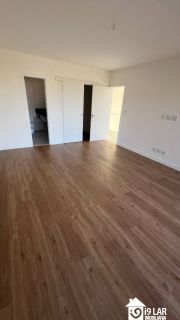 Casa 4 suítes no Alphaville Litoral Norte 2, 294m², pé-direito duplo, piscina e arquitetura moderna