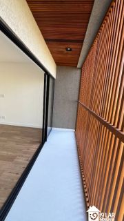 Casa 4 suítes no Alphaville Litoral Norte 2, 294m², pé-direito duplo, piscina e arquitetura moderna
