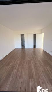 Casa 4 suítes no Alphaville Litoral Norte 2, 294m², pé-direito duplo, piscina e arquitetura moderna
