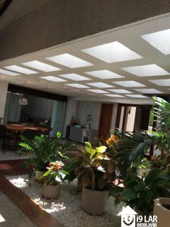 Casa 6/4 no Encontro das Águas com 900m² construídos, terreno de 5.400m², área verde e lazer completo