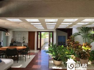 Casa 6/4 no Encontro das Águas com 900m² construídos, terreno de 5.400m², área verde e lazer completo