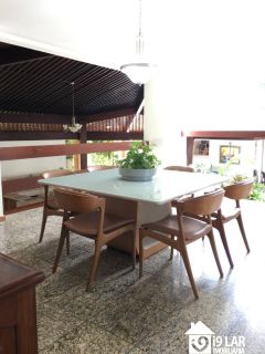 Casa 6/4 no Encontro das Águas com 900m² construídos, terreno de 5.400m², área verde e lazer completo