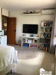 Casa 6/4 no Encontro das Águas com 900m² construídos, terreno de 5.400m², área verde e lazer completo