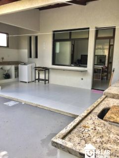 Casa 6/4 no Encontro das Águas com 900m² construídos, terreno de 5.400m², área verde e lazer completo