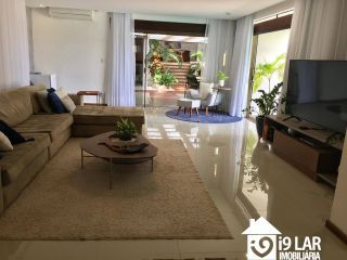 Casa 6/4 no Encontro das Águas com 900m² construídos, terreno de 5.400m², área verde e lazer completo