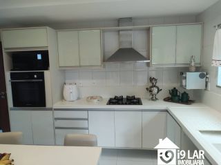 Casa 6 suítes em Busca Vida, 480m², terreno de 1.000m², energia solar e acesso à praia