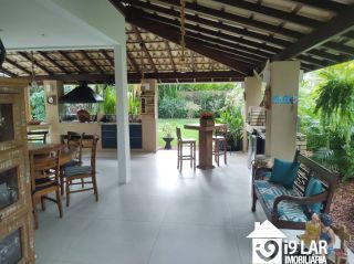 Casa 6 suítes em Busca Vida, 480m², terreno de 1.000m², energia solar e acesso à praia