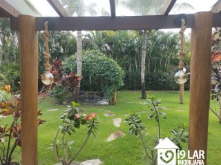 Casa 6 suítes em Busca Vida, 480m², terreno de 1.000m², energia solar e acesso à praia