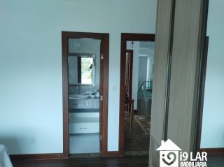 Casa 6 suítes em Busca Vida, 480m², terreno de 1.000m², energia solar e acesso à praia