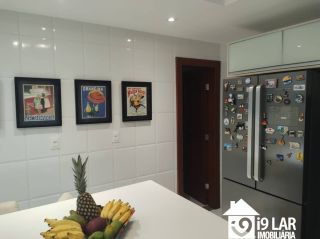 Casa 6 suítes em Busca Vida, 480m², terreno de 1.000m², energia solar e acesso à praia
