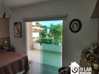 Casa 6 suítes em Busca Vida, 480m², terreno de 1.000m², energia solar e acesso à praia