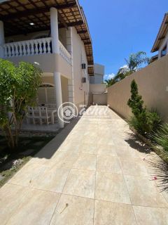 Casa 4/4 nascente em Buraquinho para locação