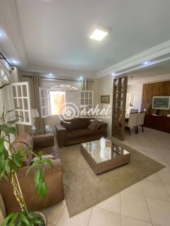 Casa 4/4 nascente em Buraquinho para locação
