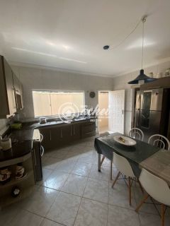 Casa 4/4 nascente em Buraquinho para locação