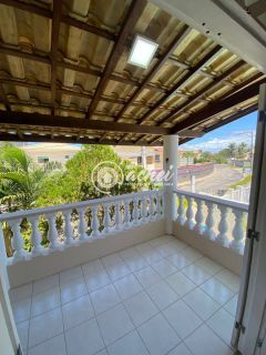 Casa 4/4 nascente em Buraquinho para locação