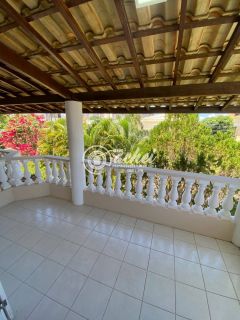 Casa 4/4 nascente em Buraquinho para locação