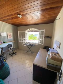 Casa 4/4 nascente em Buraquinho para locação