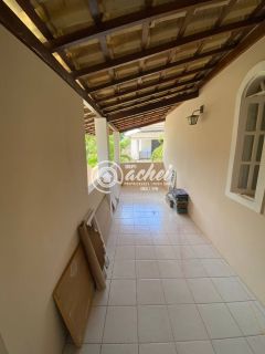 Casa 4/4 nascente em Buraquinho para locação
