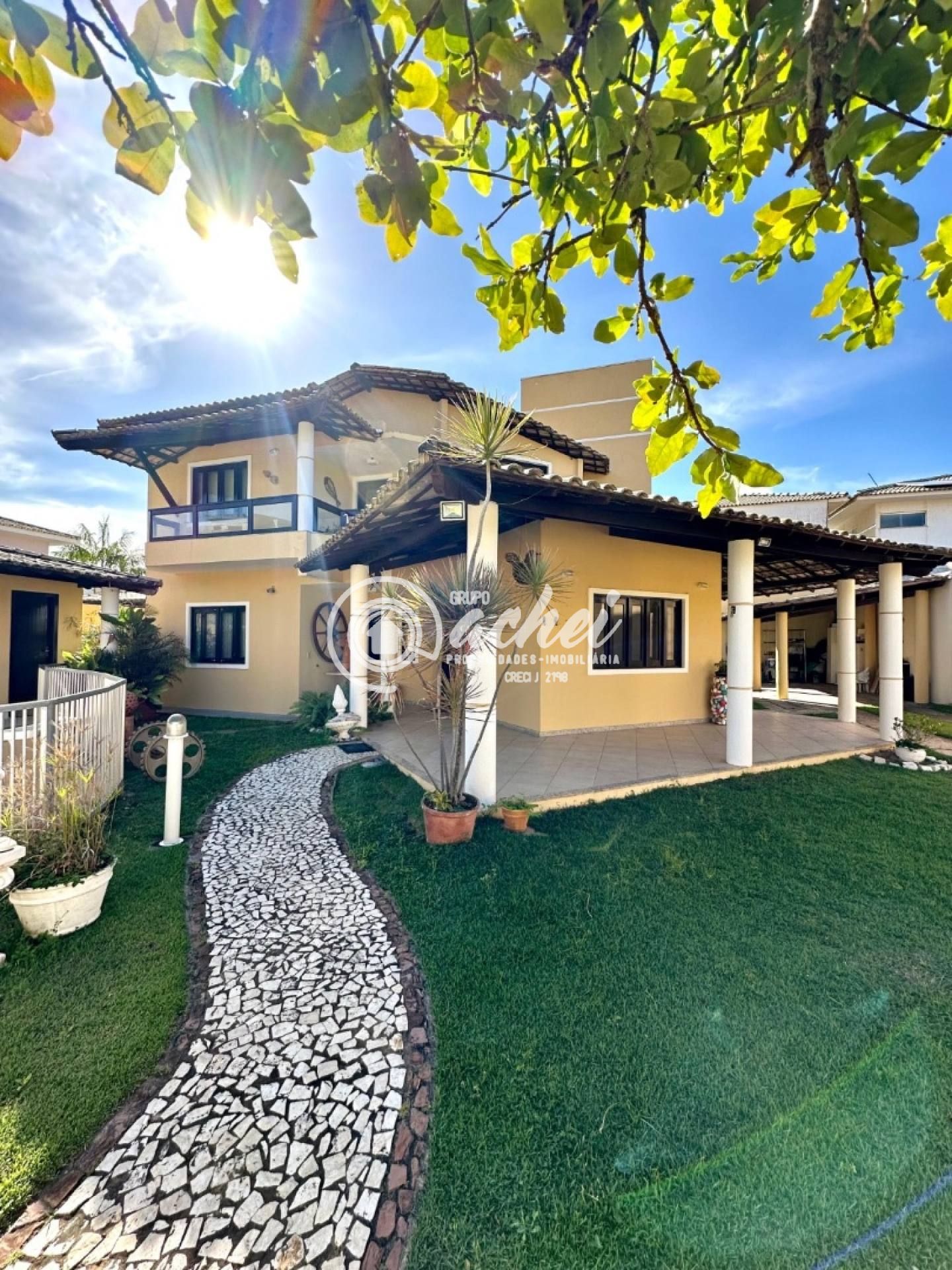 Casa de condomínio 3/4 nascente à venda em Buraquinho à 100m da praia