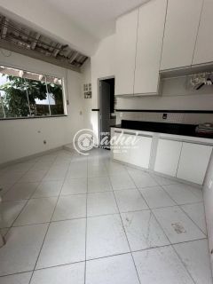 Casa com 4/4 - sendo 03 suítes no Condomínio Vilas do Bosque