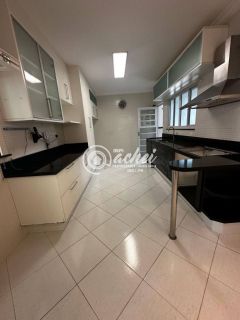 Casa com 4/4 - sendo 03 suítes no Condomínio Vilas do Bosque