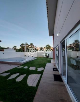 Casa de condomínio 4/4 para locação em Buraquinho