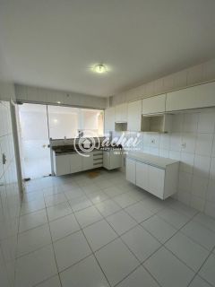 Casa de Condomínio 4/4 à venda na Av. Priscila Dutra