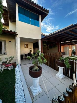 Casa de Condomínio 4/4 nascente à venda na Av. Luiz Tarquínio