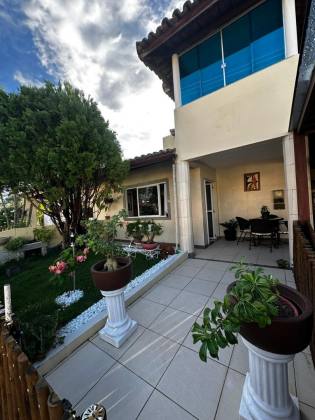 Casa de Condomínio 4/4 nascente à venda na Av. Luiz Tarquínio