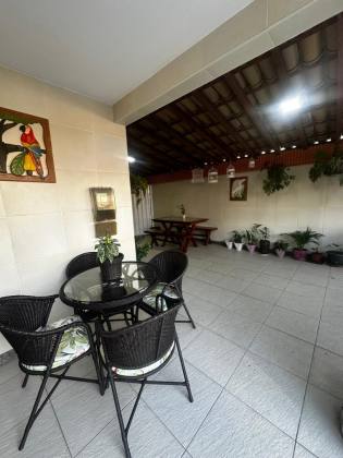 Casa de Condomínio 4/4 nascente à venda na Av. Luiz Tarquínio