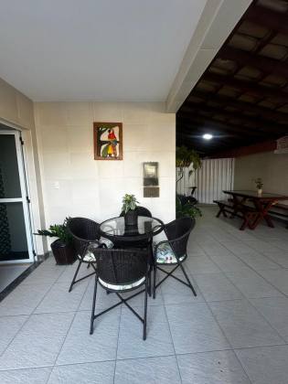 Casa de Condomínio 4/4 nascente à venda na Av. Luiz Tarquínio